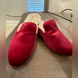 Birdies Faux Fur Slipper Burgundy with Cream Faux Fur lining. size 8
